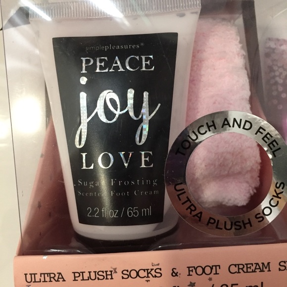 PRICE DROP! Hand and foot lotion set - Picture 2 of 3